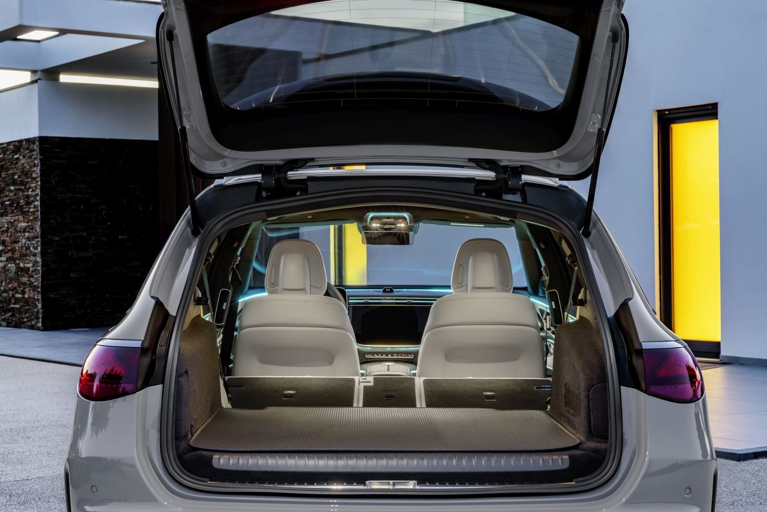 S214 Mercedes-Benz E-class T-modell (S214) E 300e (313 Hp) Plug-in Hybrid 9G ...